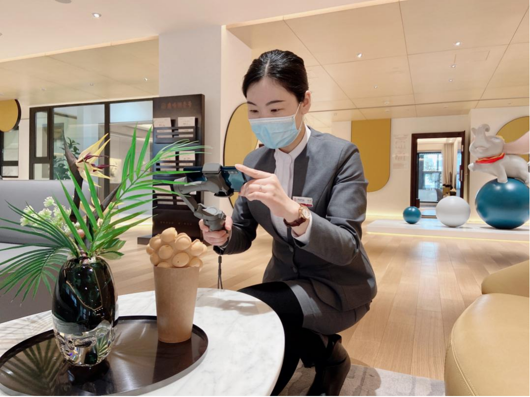 ����ʢ��I5.20�ؿ����������c΢Ц  ��һ�仨�_�ĕr�g